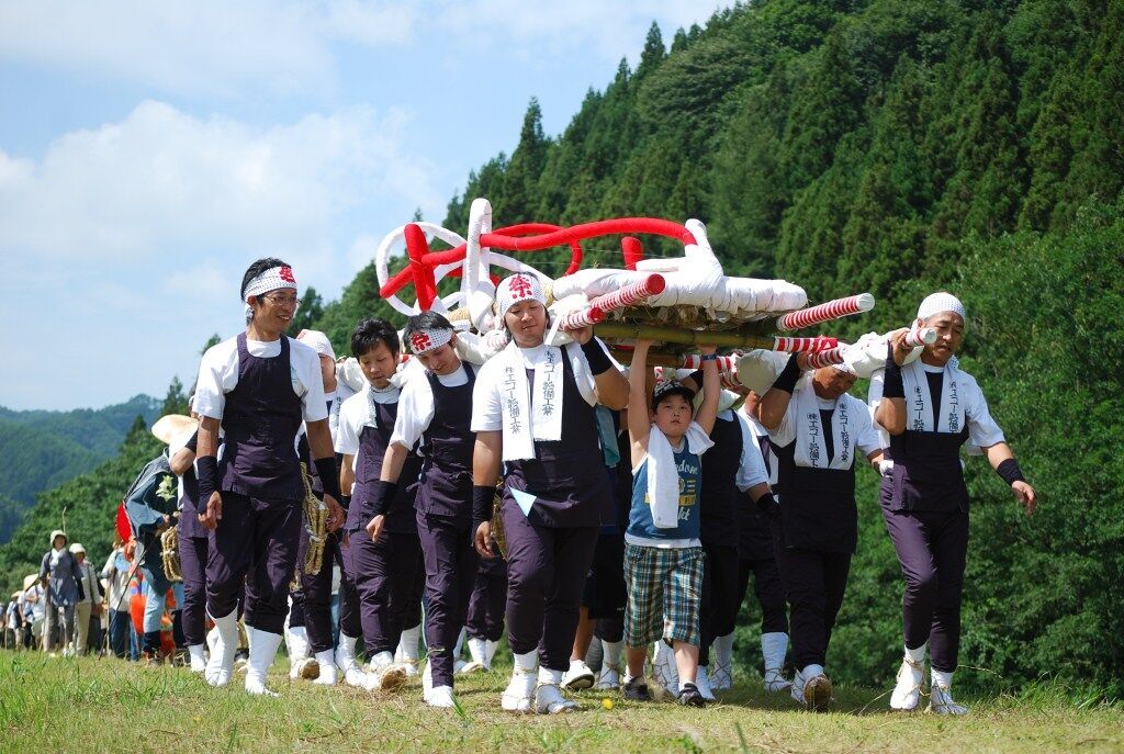 Let's walk with straw sandals Shichikashuku