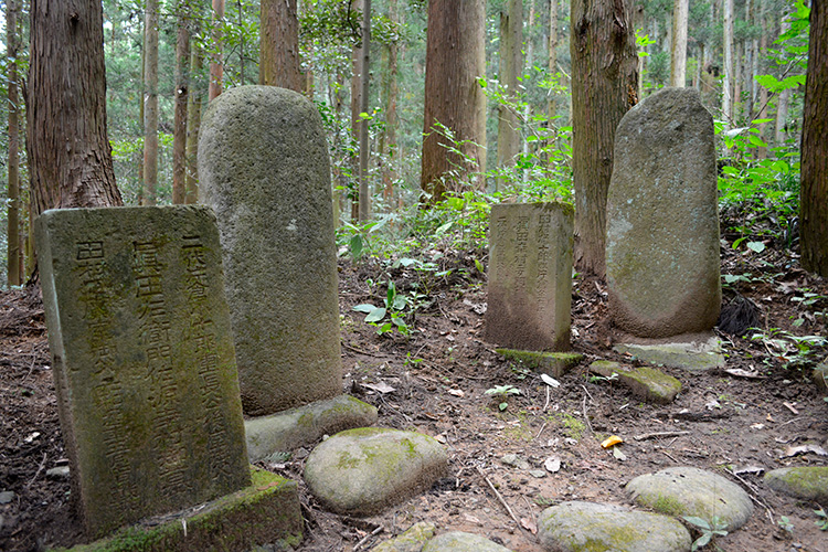 Tamura Kiyoakiko and Sanada Yukimurako's graves
